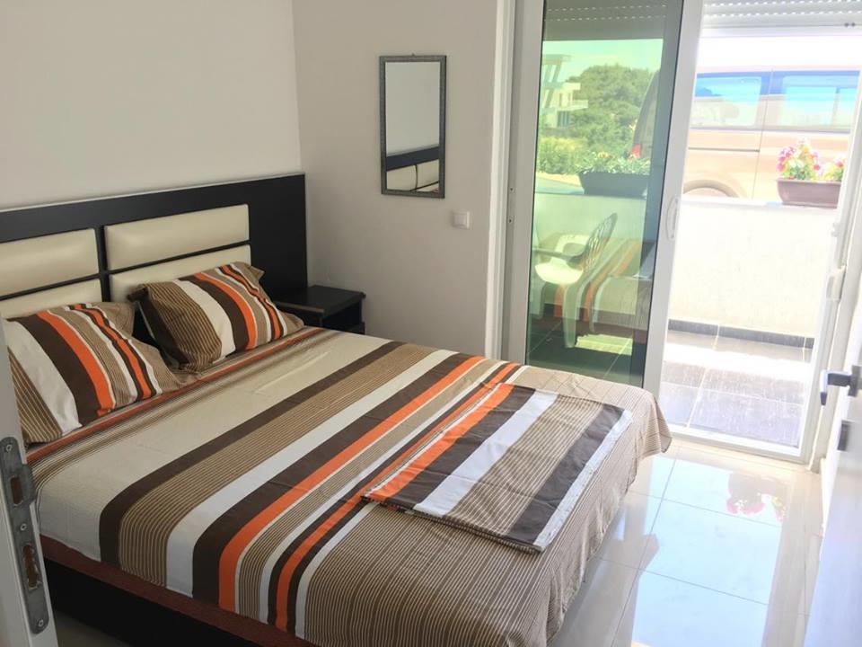 Apartmani Dini Ulcinj Exterior foto